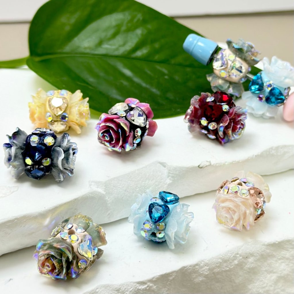 Shiny Flowers with Bling Bling Clear Heart Diamond Clay AB Rhinestones Beads Around 18*15MM, Random Mix