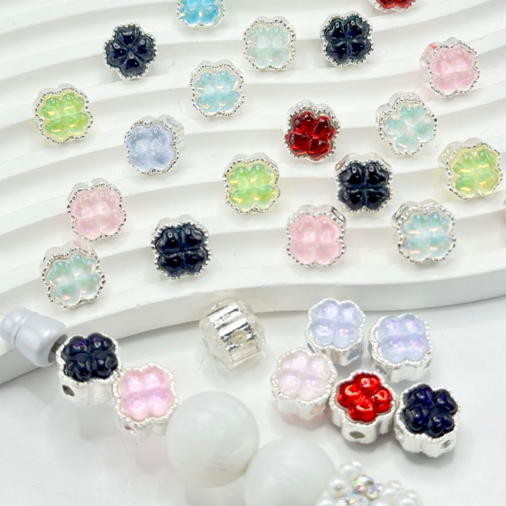 Shiny Colorful Rhinestone with Exquisite Silver Alloy Four Leaf Clover Beads, Around 10MM