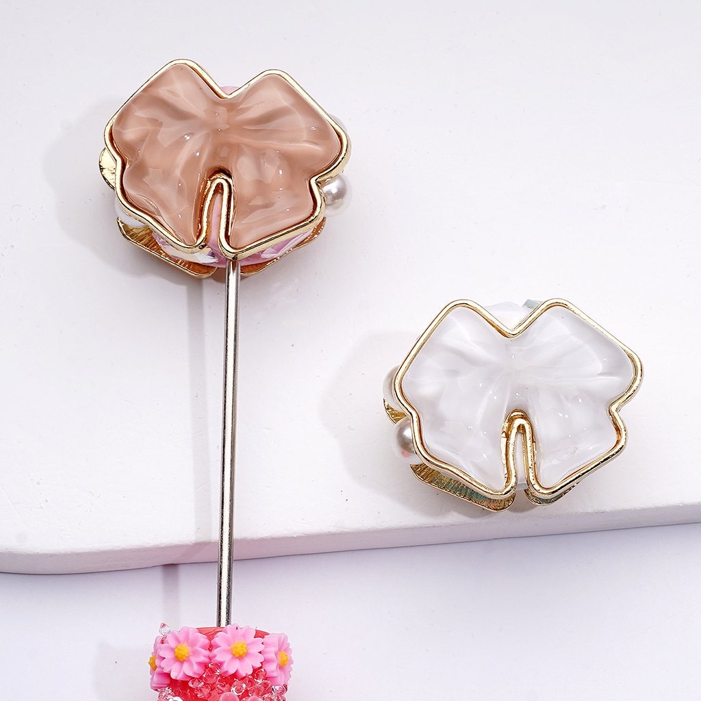 Elegant Gold Alloy Bowknot with Sparkling Rhinestones & White Pearls – Decorative Clay Beads Accent 20*22*24MM