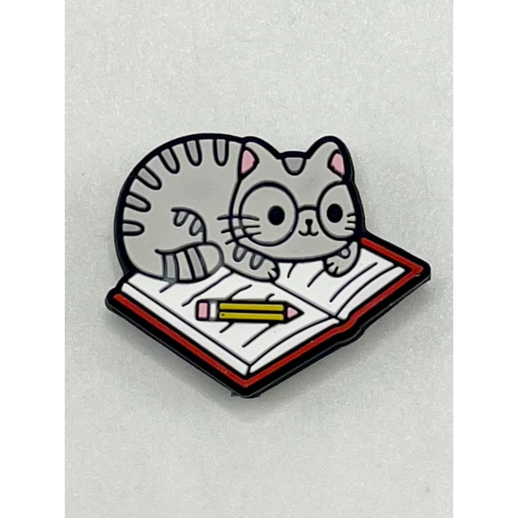 Reading A Book Gray Cat Silicone Focal Beads