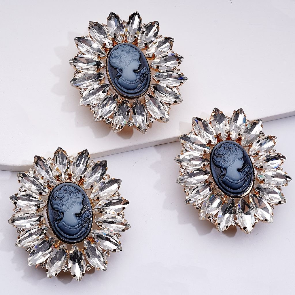 Vintage Baroque Girl Brooch with Ring Gold Alloy, Rhinestones & Clay Beads with Butterflies, Hearts & Snowflakes, 48*53MM