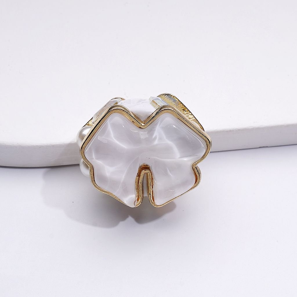 Elegant Gold Alloy Bowknot with Sparkling Rhinestones & White Pearls – Decorative Clay Beads Accent 20*22*24MM