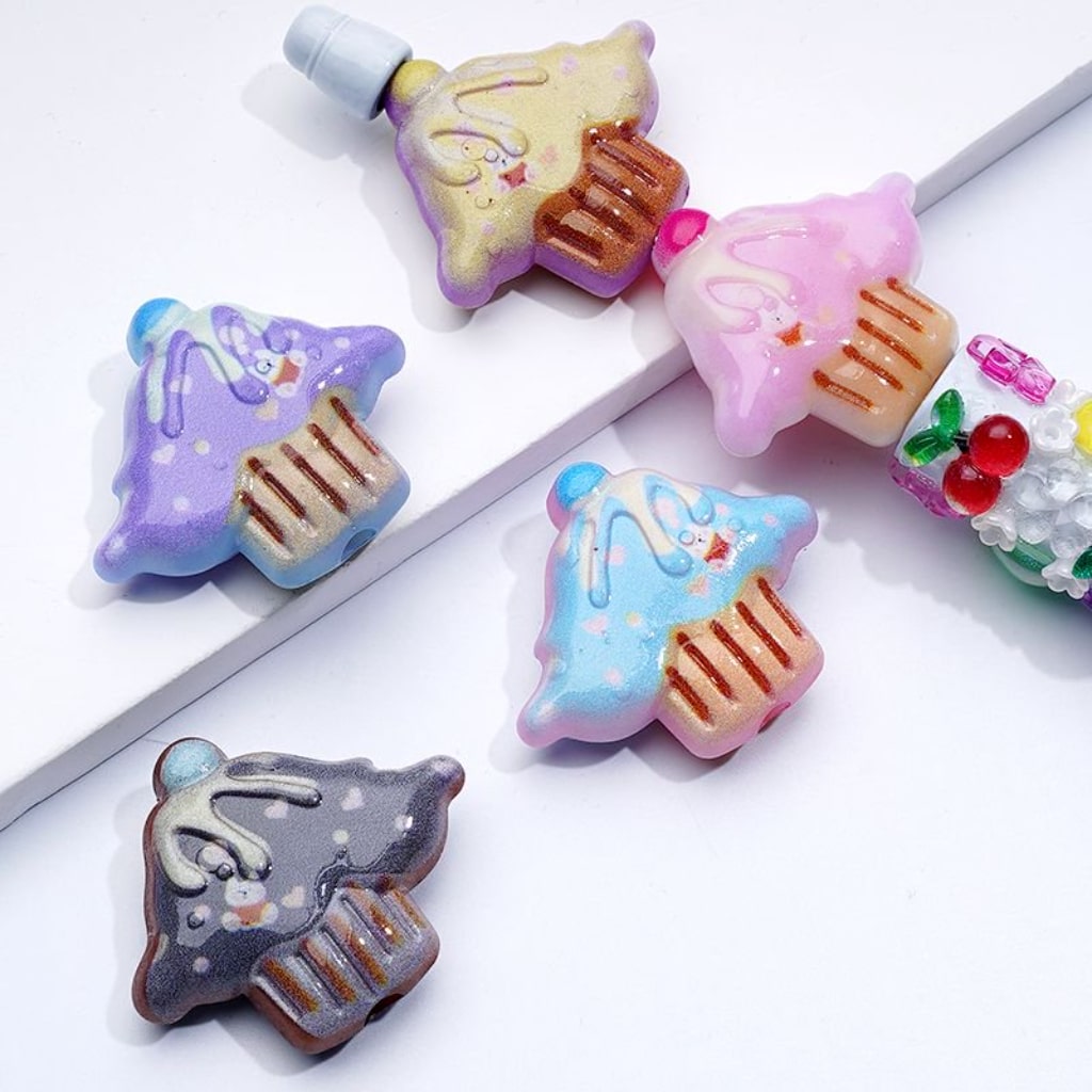 Vivid Sweet Cream Yummy Cake Acrylic Beads, Around 28*34MM, Random Mix