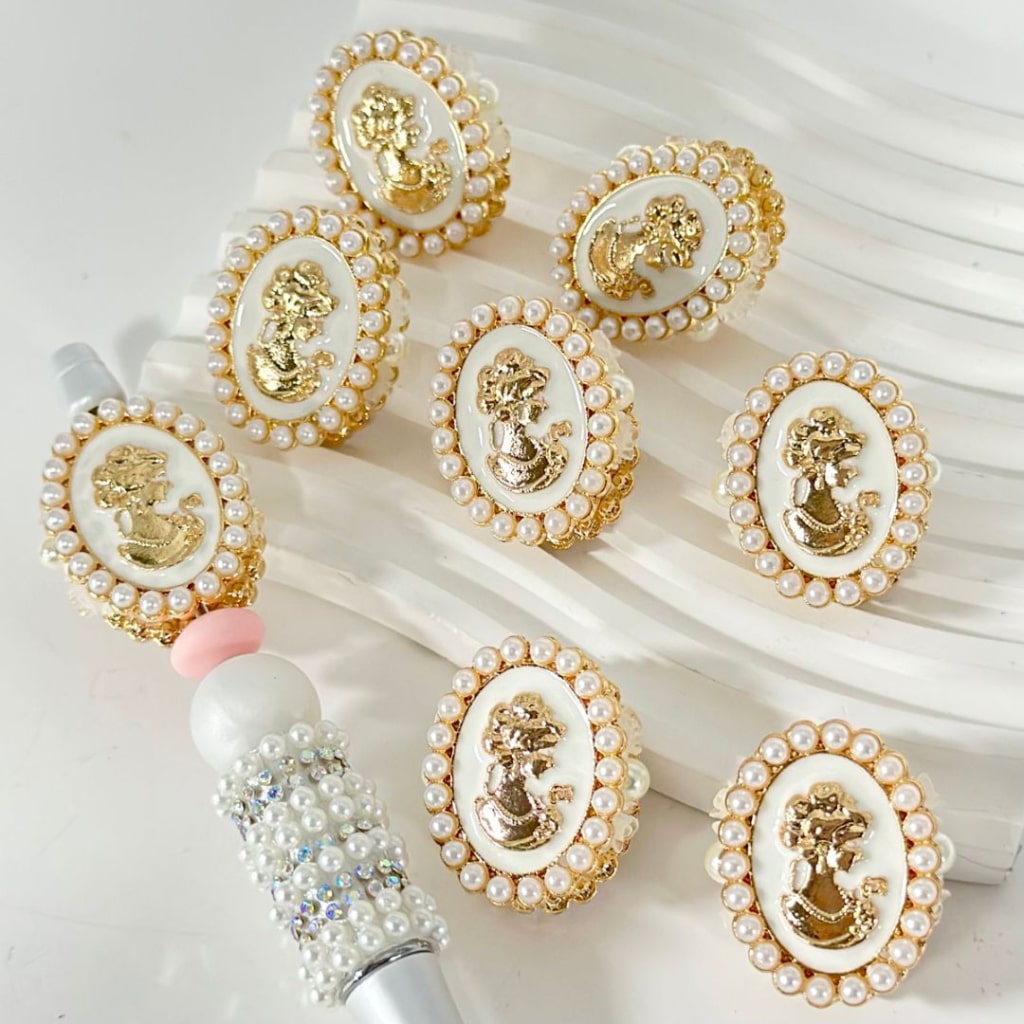 Exquisite Gold Alloy Oval Shape with Queen Princess Portrait, White Pearl Chain, Mini Cute Flower, and Clay Beads, Around 31*25MM