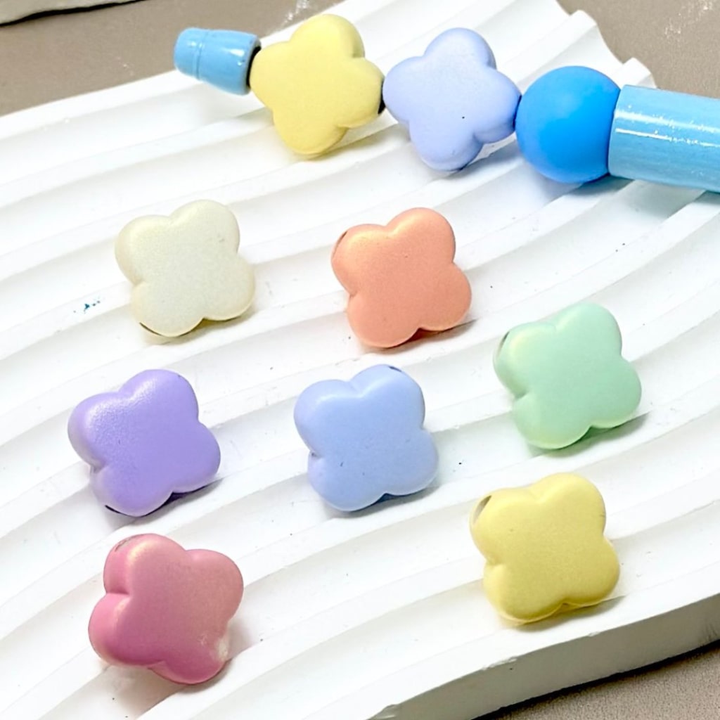 Four Leaf Clover Acrylic Beads, Solid Color Around 16MM, Please Read the Description