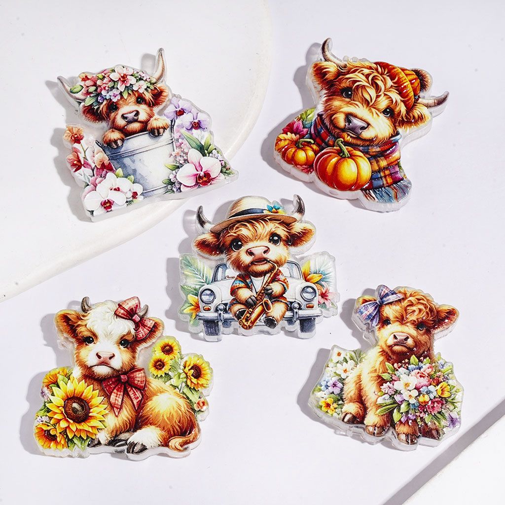 Acrylic Beads Highland Cow Cattle with Flower Pumpkin Metal Bucket Car Saxophone, Random Mix