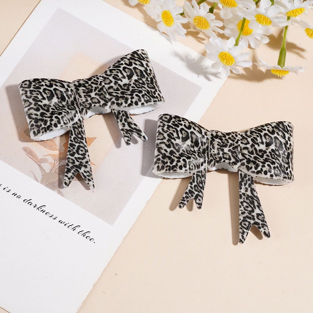 Silicone Focal Beads Soft Bowtie with Black and Light Brown Jaguar Pattern, 53*59MM