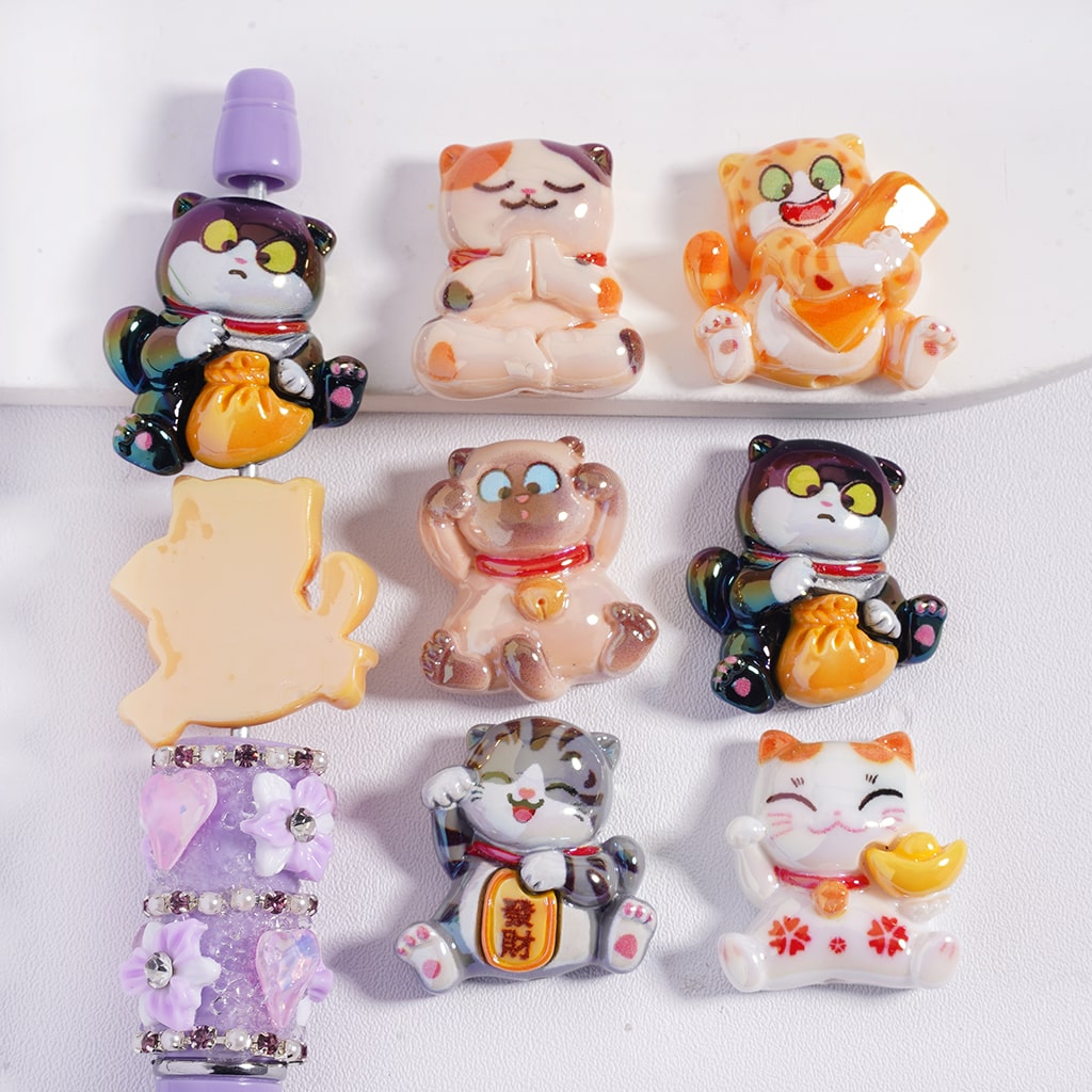 UV‑Coated Glossy Lucky Cat Fortune Beckoning Cat Flat Back Acrylic Beads Random Mix
