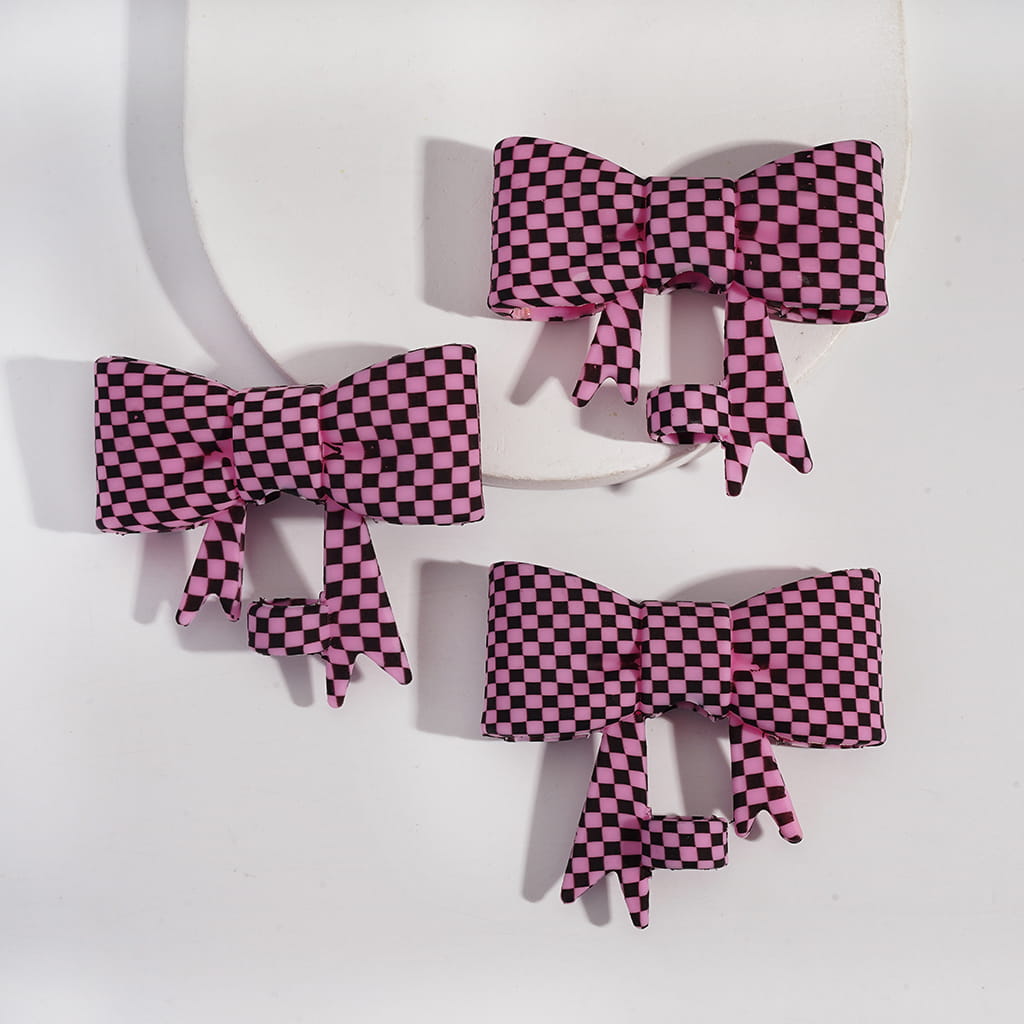 Food‑Grade Silicone Bowtie Straw Topper with Pink & Black Checkered Design