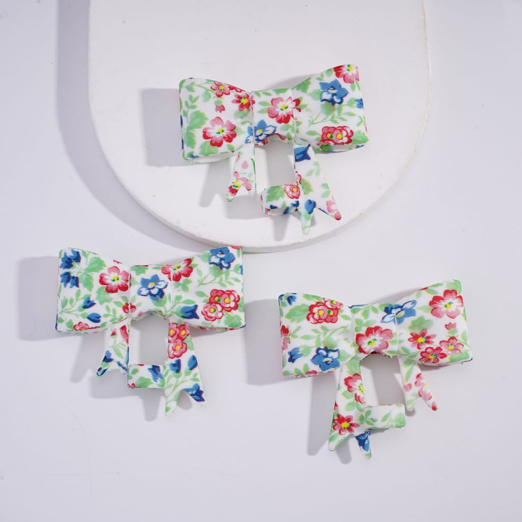 Food‑Grade Silicone Bowtie Straw Topper with Red & Blue Flowers and Green Leaf Prints