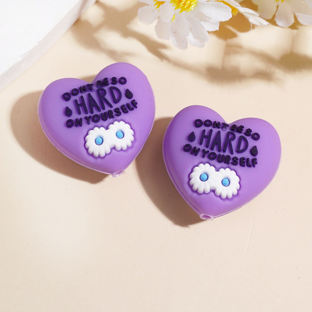 Heart-Shaped Silicone Focal Beads White Daisy Flower & Text "Don't be so hard on yourself" 23*24MM, Random Mix