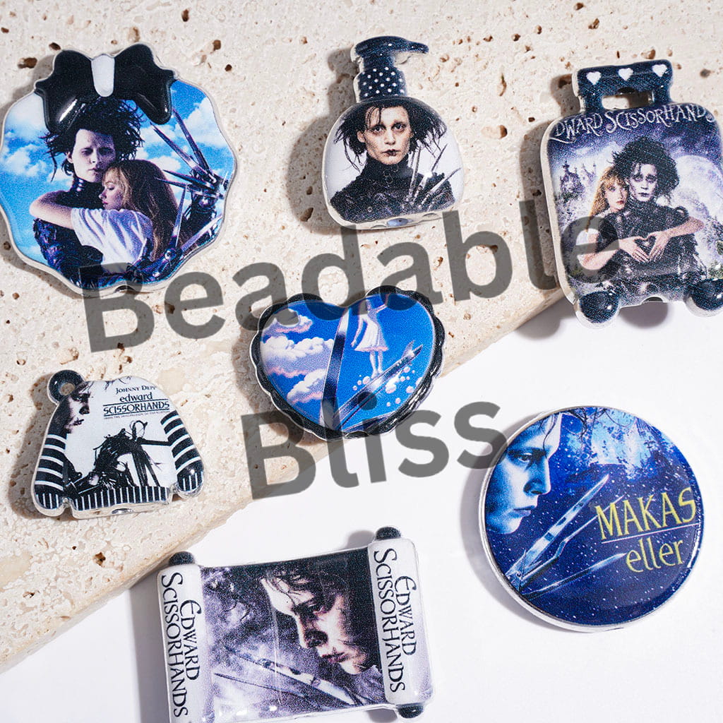 Lonely Scissorhands Robot Character Series Acrylic Beads and Pendants, Silver Edge Style, Random Mix
