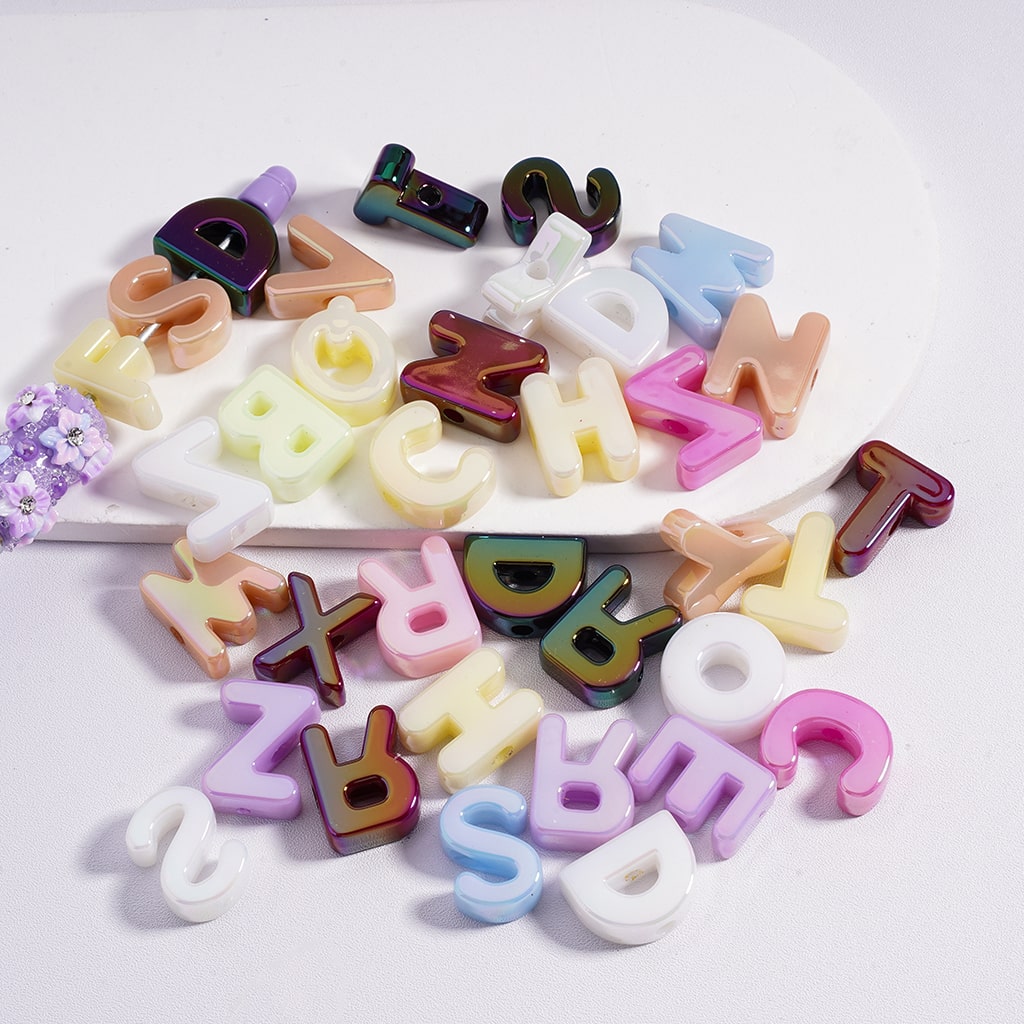 Cute English Letters Solid Color, Acrylic Beads Random Mix (The Hole is Horizontal, not Vertical)