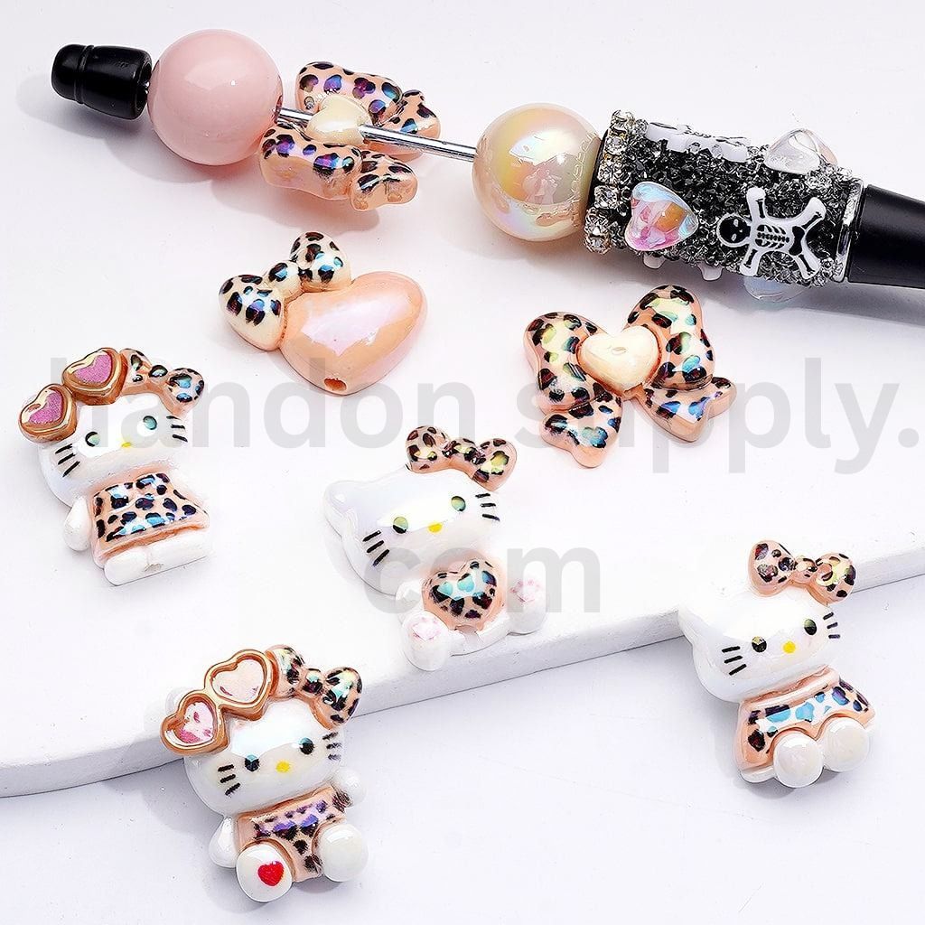 UV Coated Hello Kitty in Leopard Outfit with Heart Bow Sanri Style Acrylic Beads Random Mix