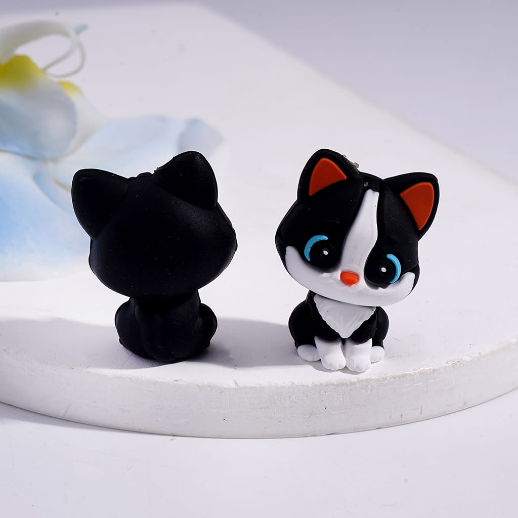 3D Cute Adorable Animal Bicolor Cat in Sitting Position Silicone Focal Beads