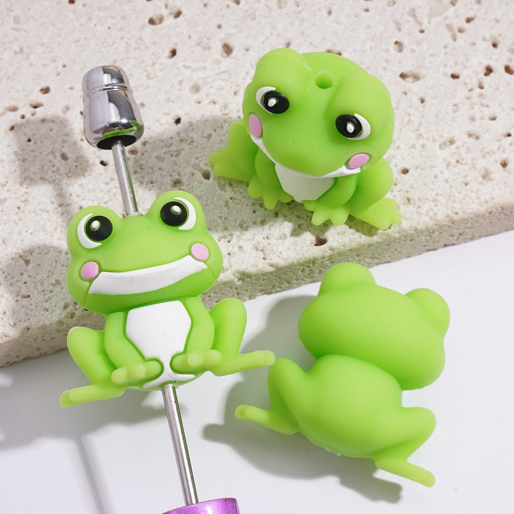 3D Green Frog in Sitting Pose with Big Eyes Silicone Focal Bead