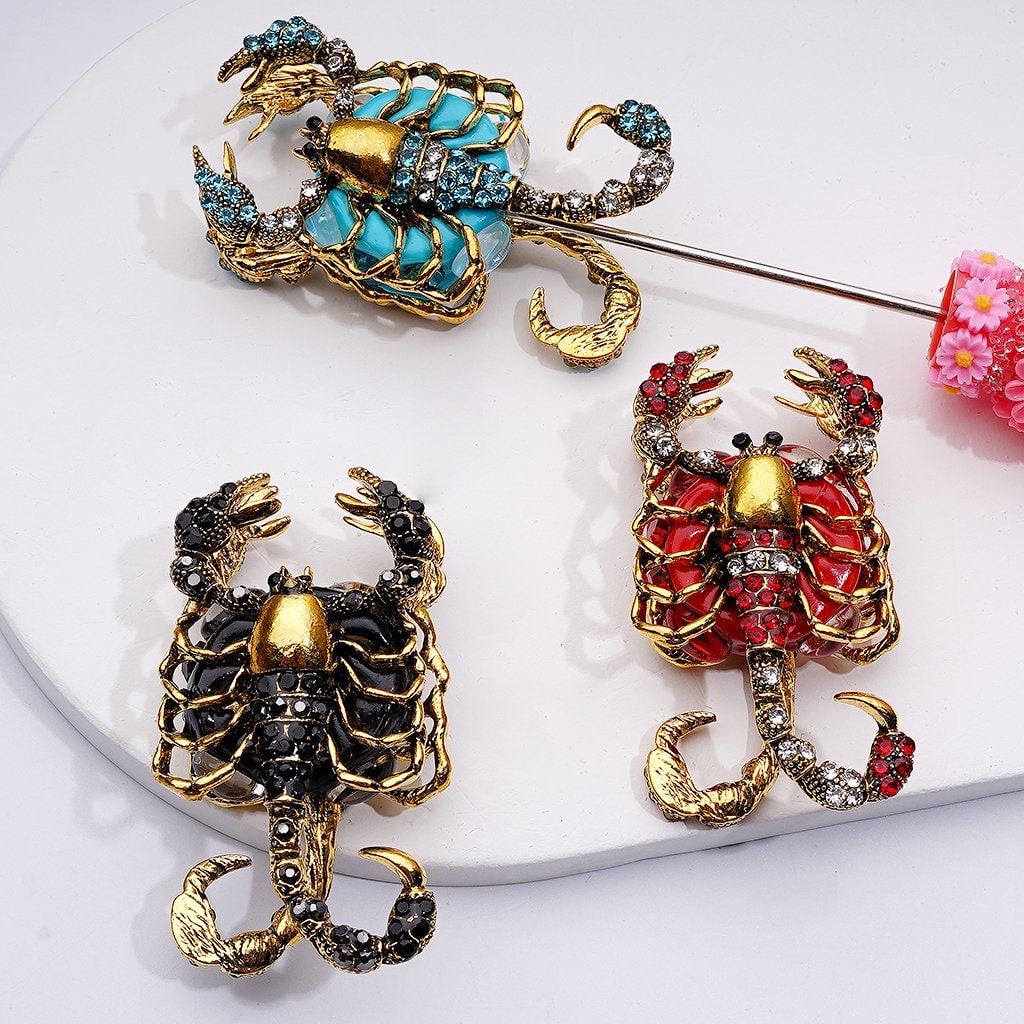 Luxurious Gold Alloy Scorpion – Sparkling Rhinestones & Clear Oval Pearl Clay Beads, Around 51*26*18MM
