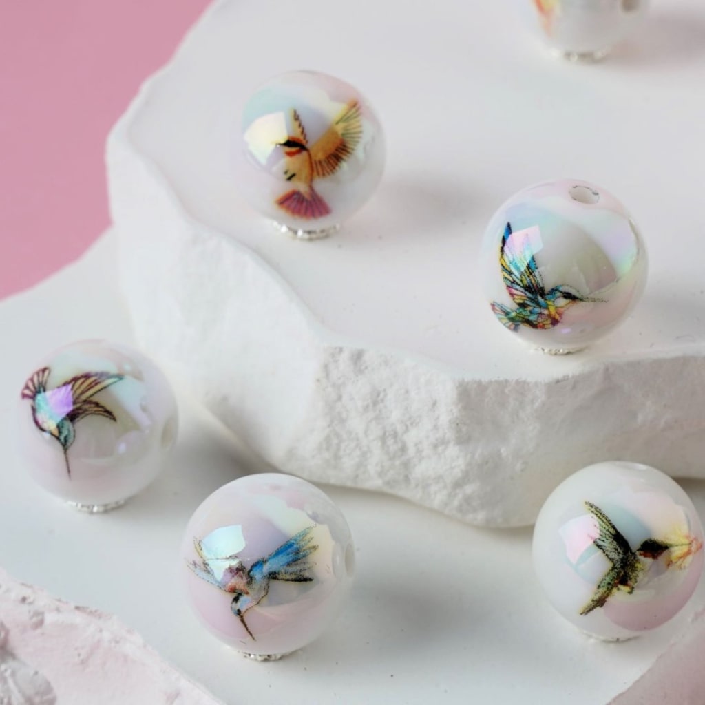 Cute Colorful Hummingbirds UV Finish White Round Acrylic Beads, 16MM, Random Mix