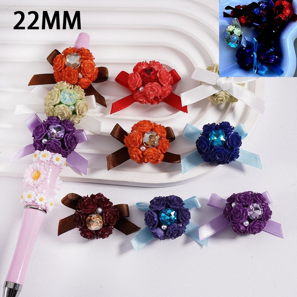 Decorative hair clips with flowers and ribbons on a white background, labeled '22MM'.