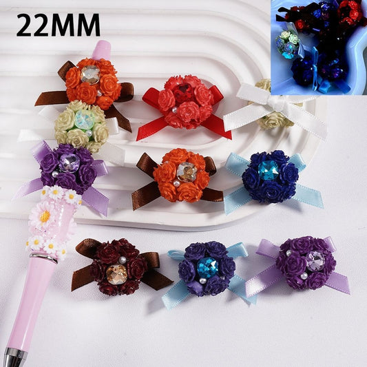 Decorative hair clips with flowers and ribbons on a white background, labeled '22MM'.