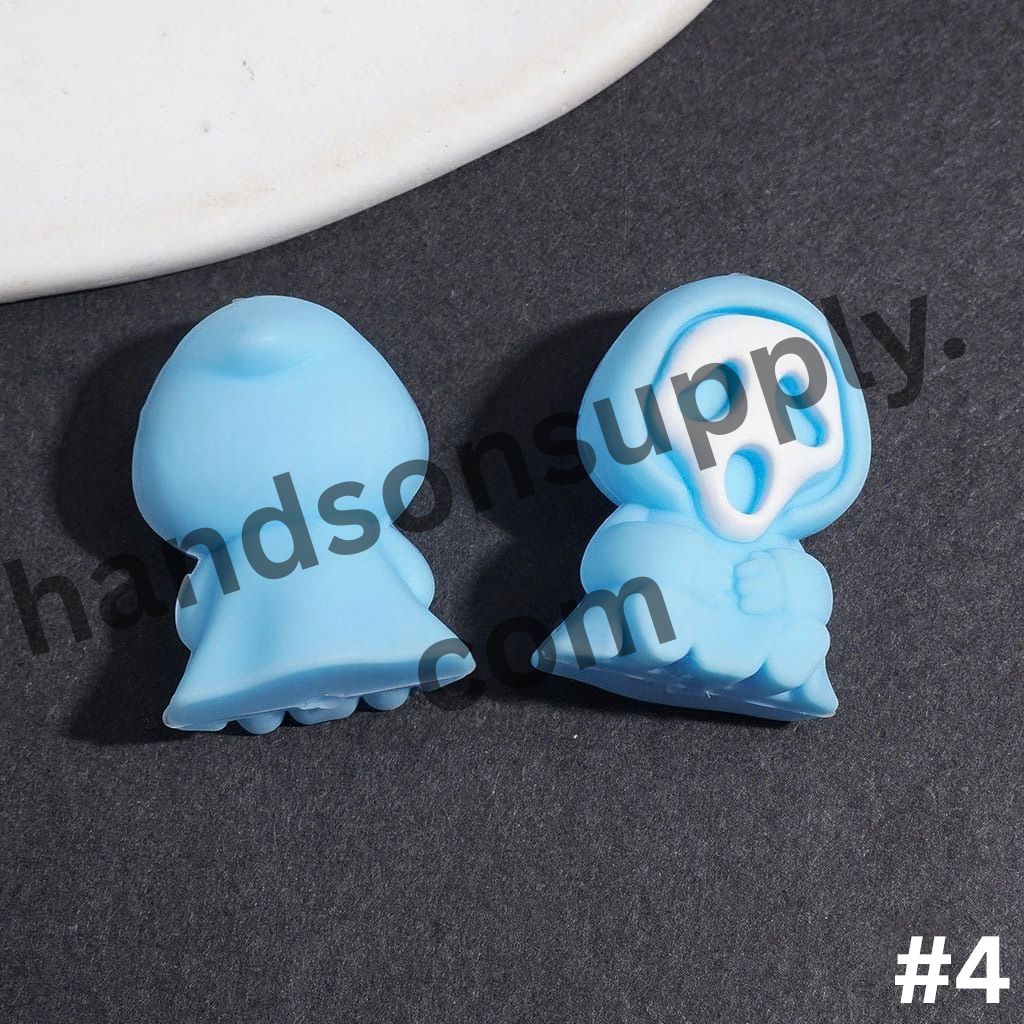 3D Spooky Horror Mask Character with Cloak Halloween Theme Silicone Focal Beads, 19*26MM, Multi-Color (Please Read Description)