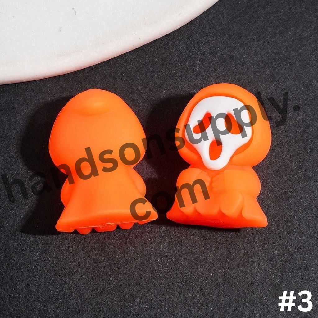 3D Spooky Horror Mask Character with Cloak Halloween Theme Silicone Focal Beads, 19*26MM, Multi-Color (Please Read Description)