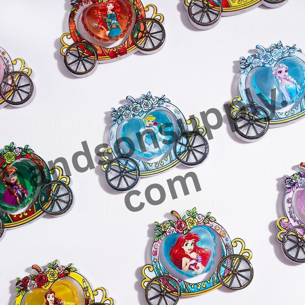 Beautiful Hollow Pumpkin Carriage Frame with Royal Princess Character Print and Heart-Shaped Acrylic Beads Collection Set, Random Mix