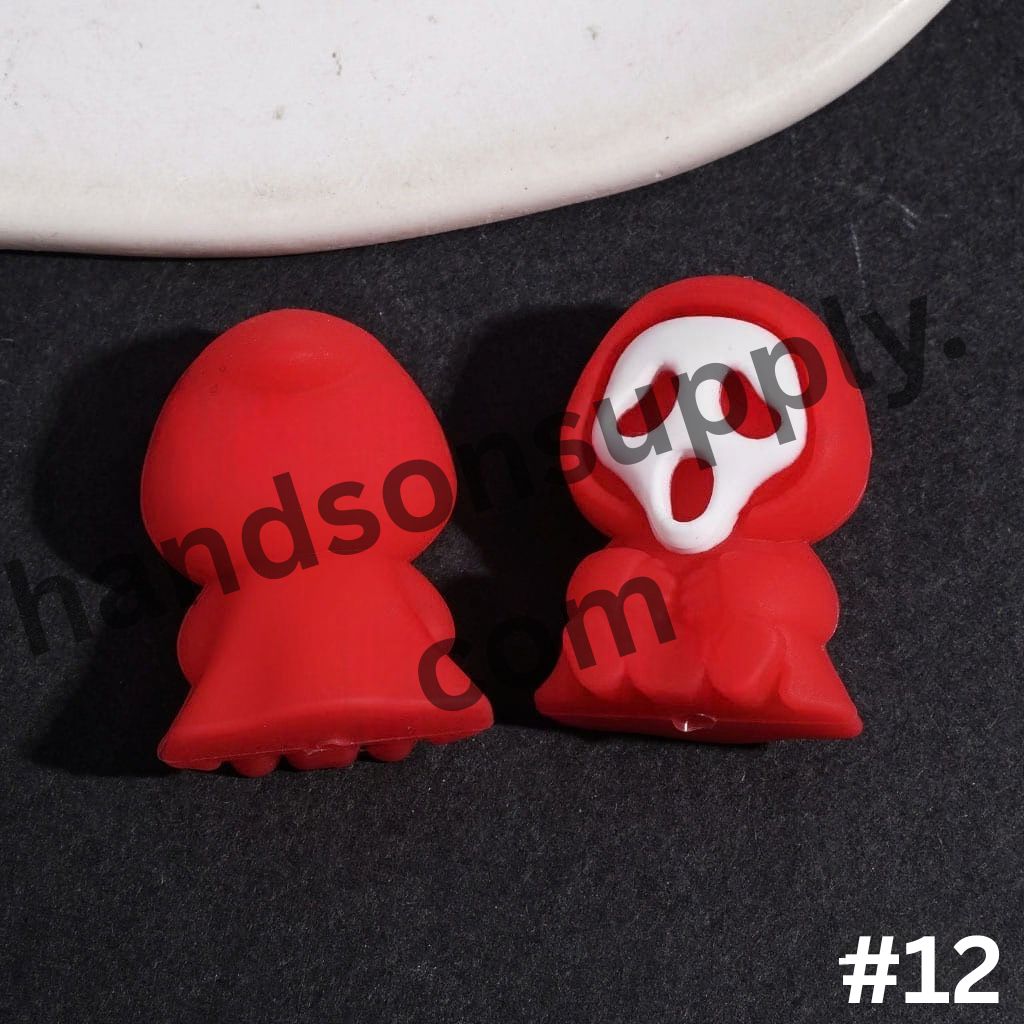 3D Spooky Horror Mask Character with Cloak Halloween Theme Silicone Focal Beads, 19*26MM, Multi-Color (Please Read Description)