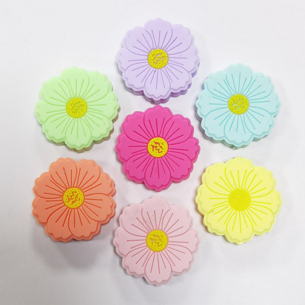Cute Colorful Flowers Daisy Bellis Perennis Silicone Focal Beads, Random Mix