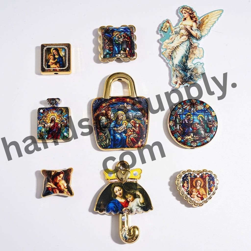 Faithfull Jesus and Mary Portrait with Gold Borders Christianity Theme Acrylic Beads and Pendants, Random Mix