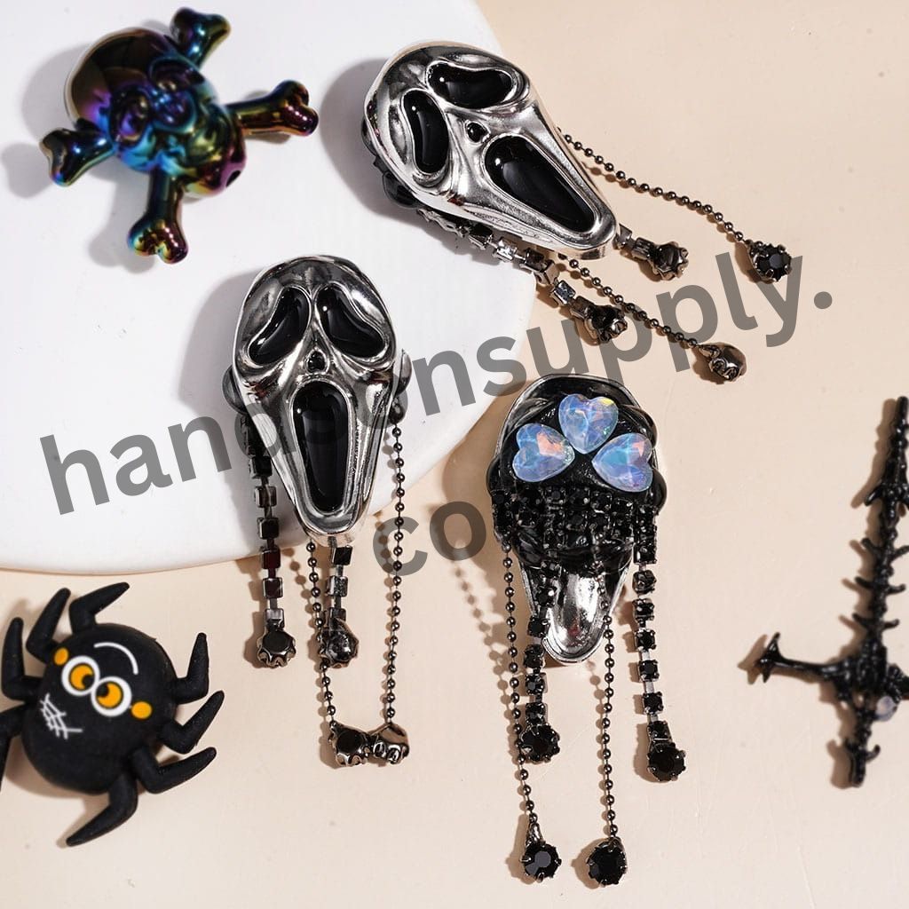 Halloween Ghost Face & Skull Theme Metal Horror Mask Gothic Style Clay Beads Black Rhinestone Tassel and Dazzling Heart Crystal