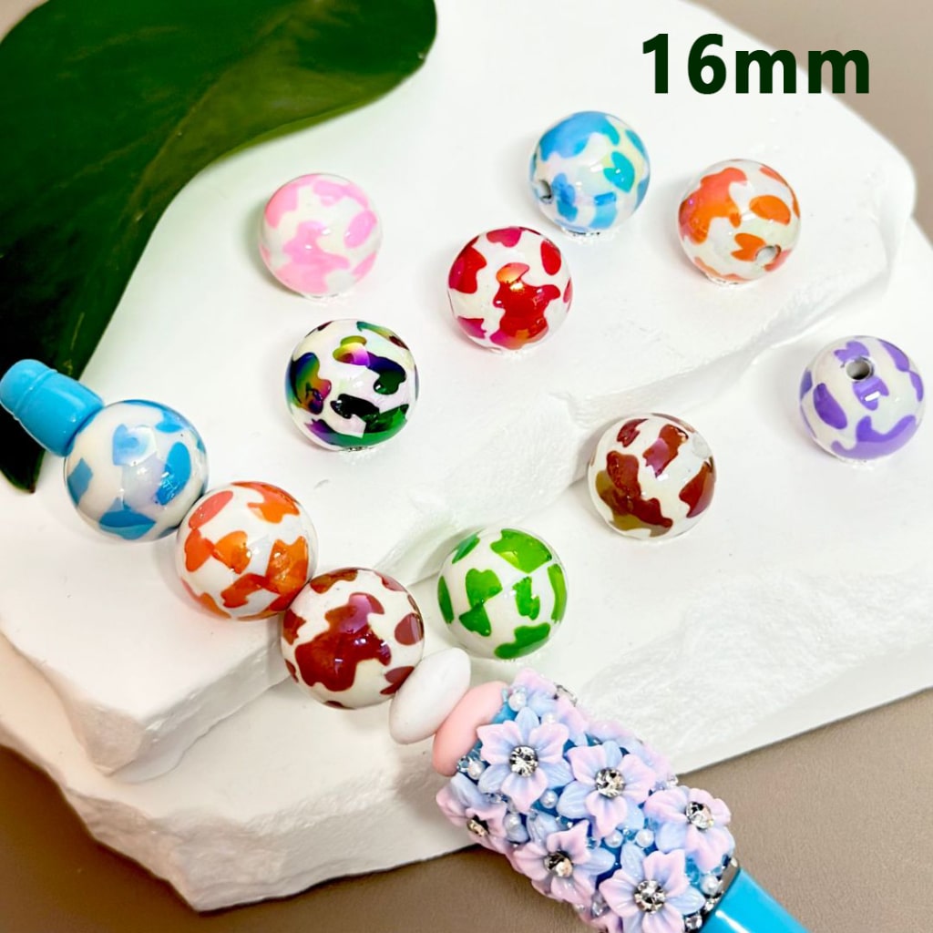 UV Coating Adorable White Acrylic Beads with Different Color Cow Prints Random Mix 16MM