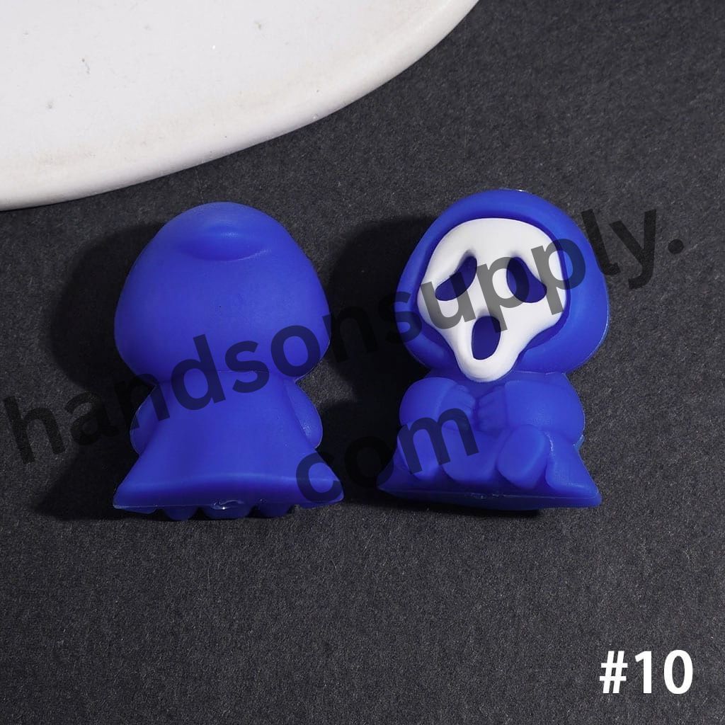 3D Spooky Horror Mask Character with Cloak Halloween Theme Silicone Focal Beads, 19*26MM, Multi-Color (Please Read Description)