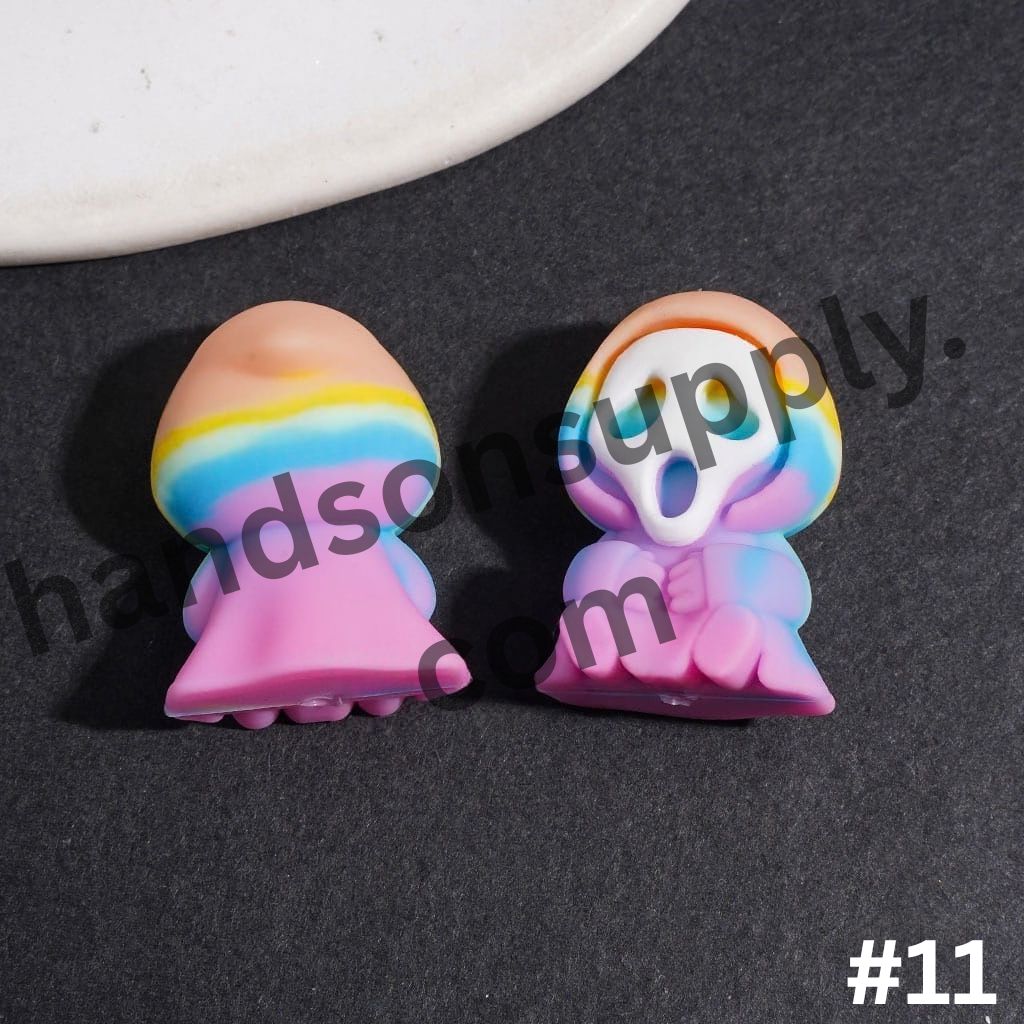 3D Spooky Horror Mask Character with Cloak Halloween Theme Silicone Focal Beads, 19*26MM, Multi-Color (Please Read Description)