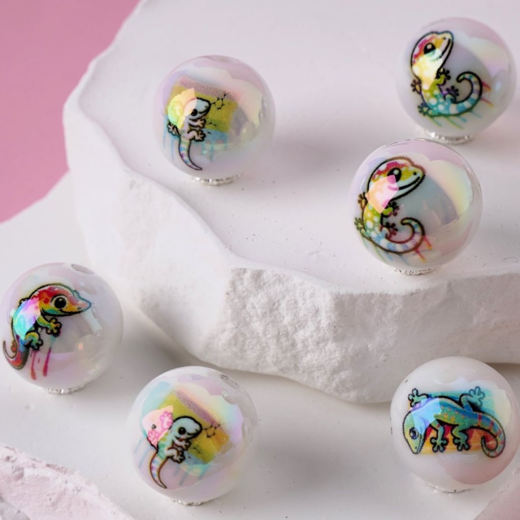 UV Finish Colorful Chameleon Lizard White Round Acrylic Beads, 16MM, Random Mix