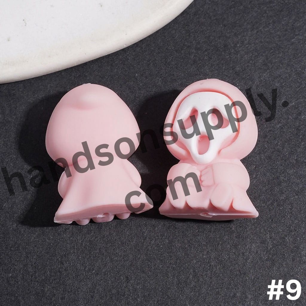 3D Spooky Horror Mask Character with Cloak Halloween Theme Silicone Focal Beads, 19*26MM, Multi-Color (Please Read Description)