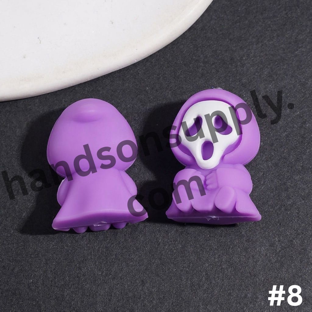 3D Spooky Horror Mask Character with Cloak Halloween Theme Silicone Focal Beads, 19*26MM, Multi-Color (Please Read Description)