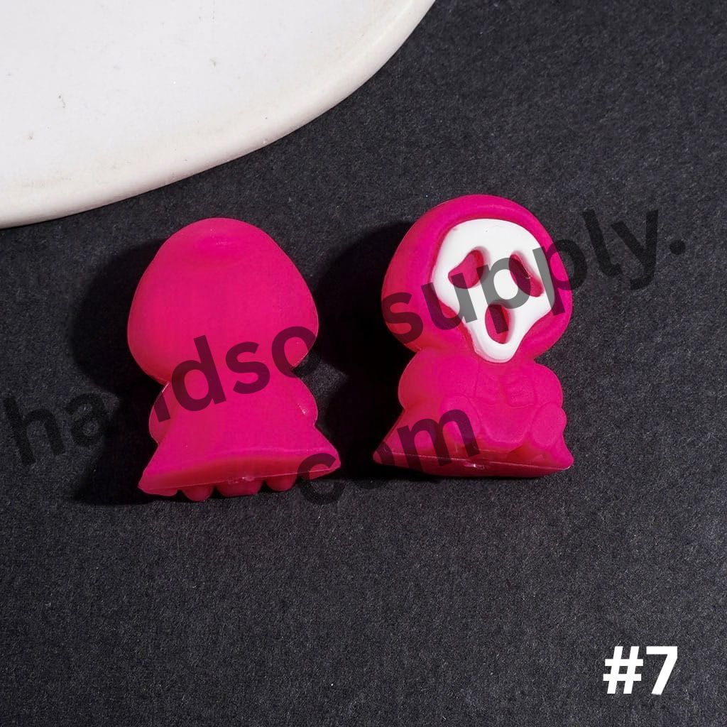 3D Spooky Horror Mask Character with Cloak Halloween Theme Silicone Focal Beads, 19*26MM, Multi-Color (Please Read Description)