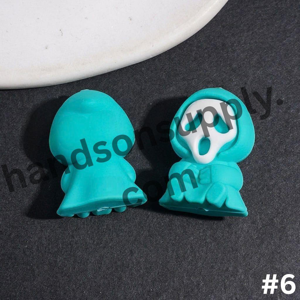 3D Spooky Horror Mask Character with Cloak Halloween Theme Silicone Focal Beads, 19*26MM, Multi-Color (Please Read Description)