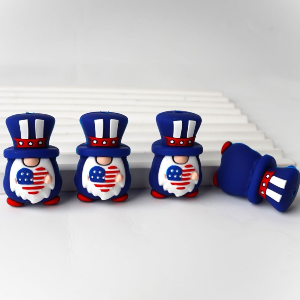 USA National Flag 3D Cute Gnome with an America Flag Hat Holds a Heart Patriotism Silicone Focal Beads