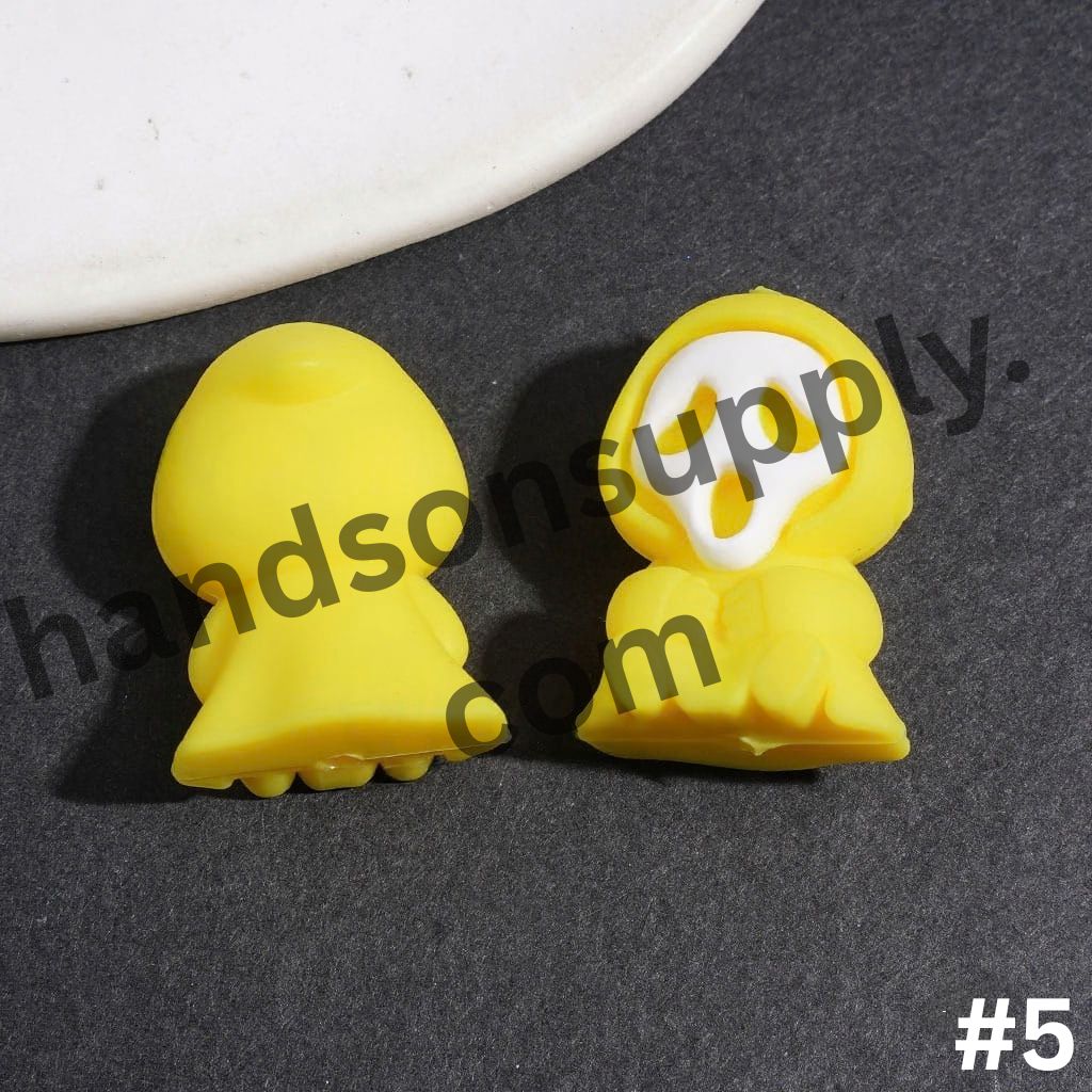 3D Spooky Horror Mask Character with Cloak Halloween Theme Silicone Focal Beads, 19*26MM, Multi-Color (Please Read Description)