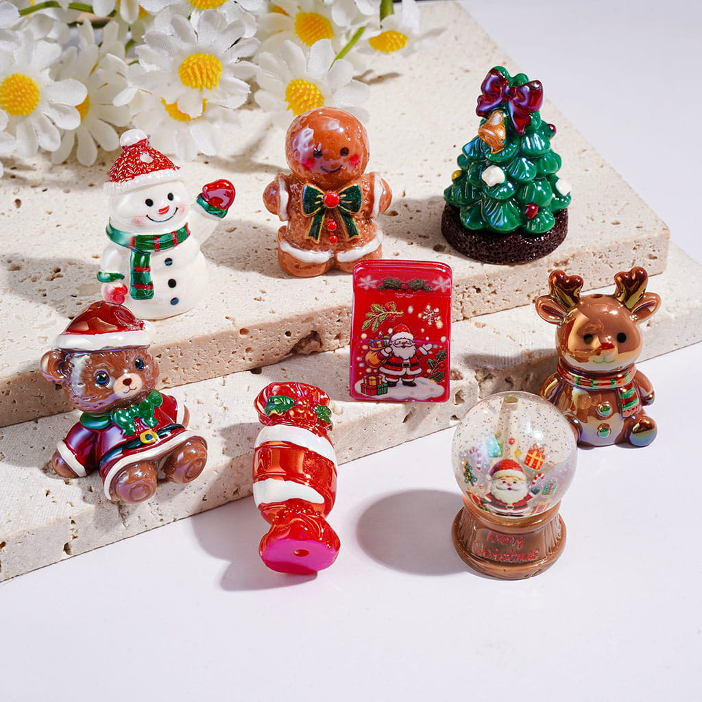 UV-Coated Acrylic Beads Christmas with Snowman Gingerbread Man Christmas Tree Bear Reindeer Candy Crystal Ball, Random Mix