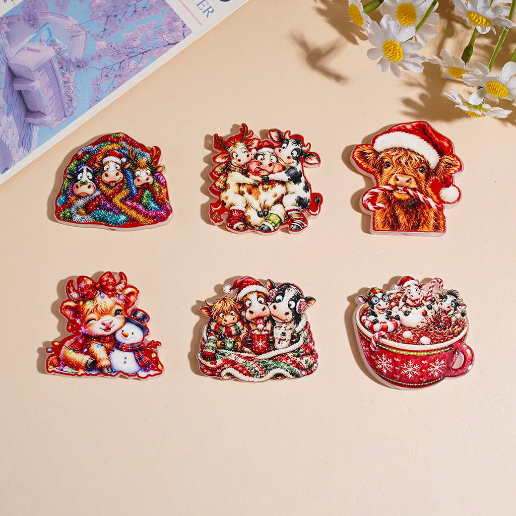 Cute Christmas Cow Acrylic Beads with Highland Cow, Dairy Cow, Animal Theme, Random Mix