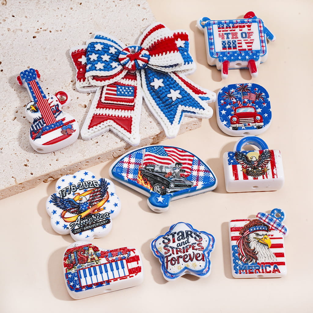 United States 250th Anniversary Patriotic Acrylic Bead Pendants, Random Mix