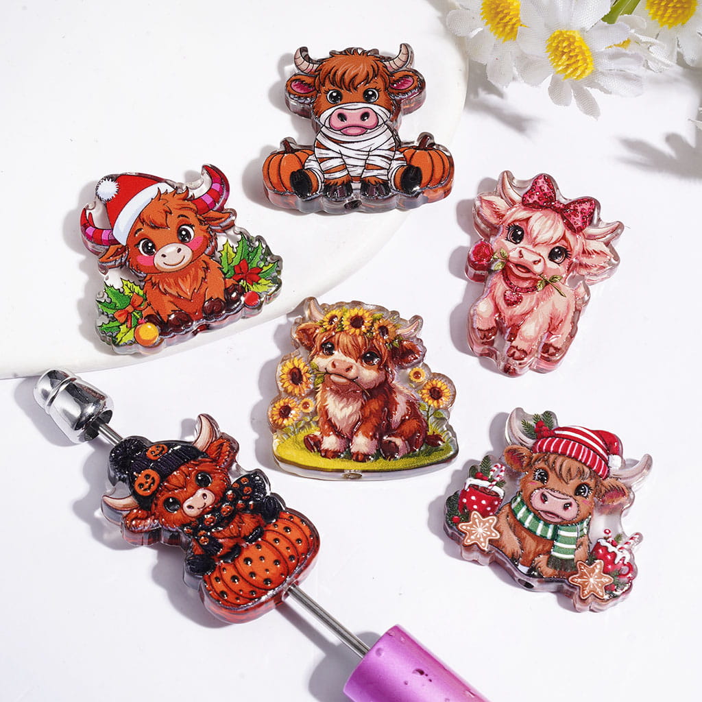 Christmas & Halloween Theme Highland Cow Series Acrylic Beads, Random Mix