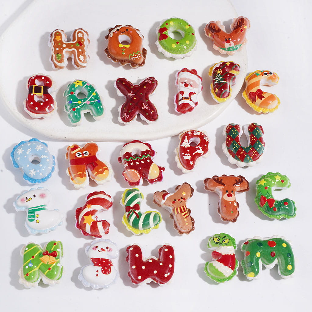Christmas Alphabet Acrylic Beads with Wavy Edges, Horizontal Hole, All Letters, Random Mix