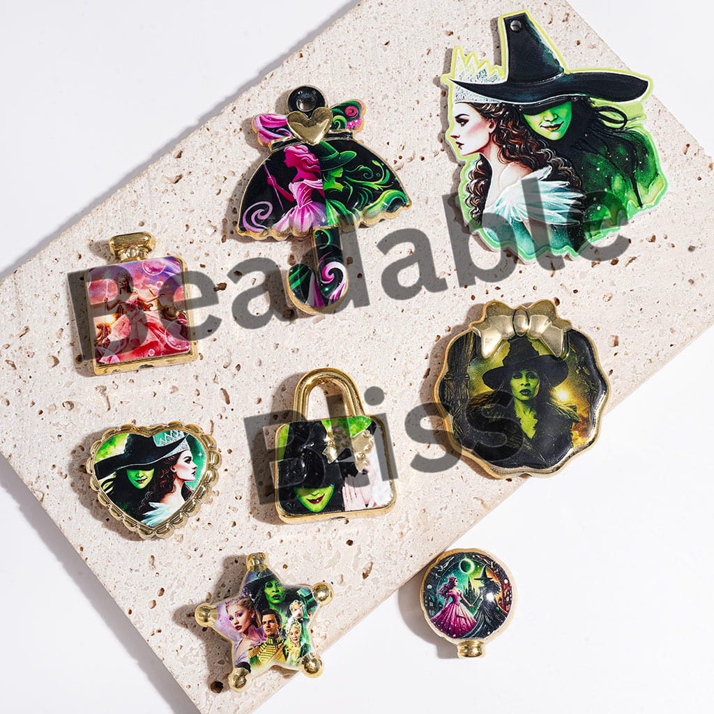 Acrylic Beads and Pendants Magic Witch Character Series, Gold Border, Pink Green Style, Random Mix