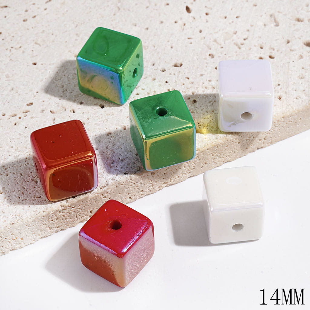 UV-Coated Cube Acrylic Beads, Christmas Style, Red Green and White 14MM, Random Mix