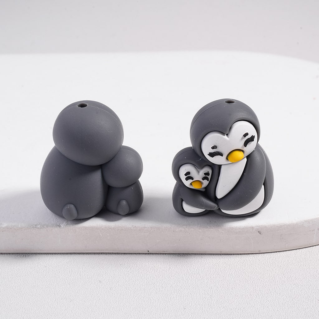 3D Cute Mom & Baby Penguins Snuggling Silicone Focal Beads Random Mix