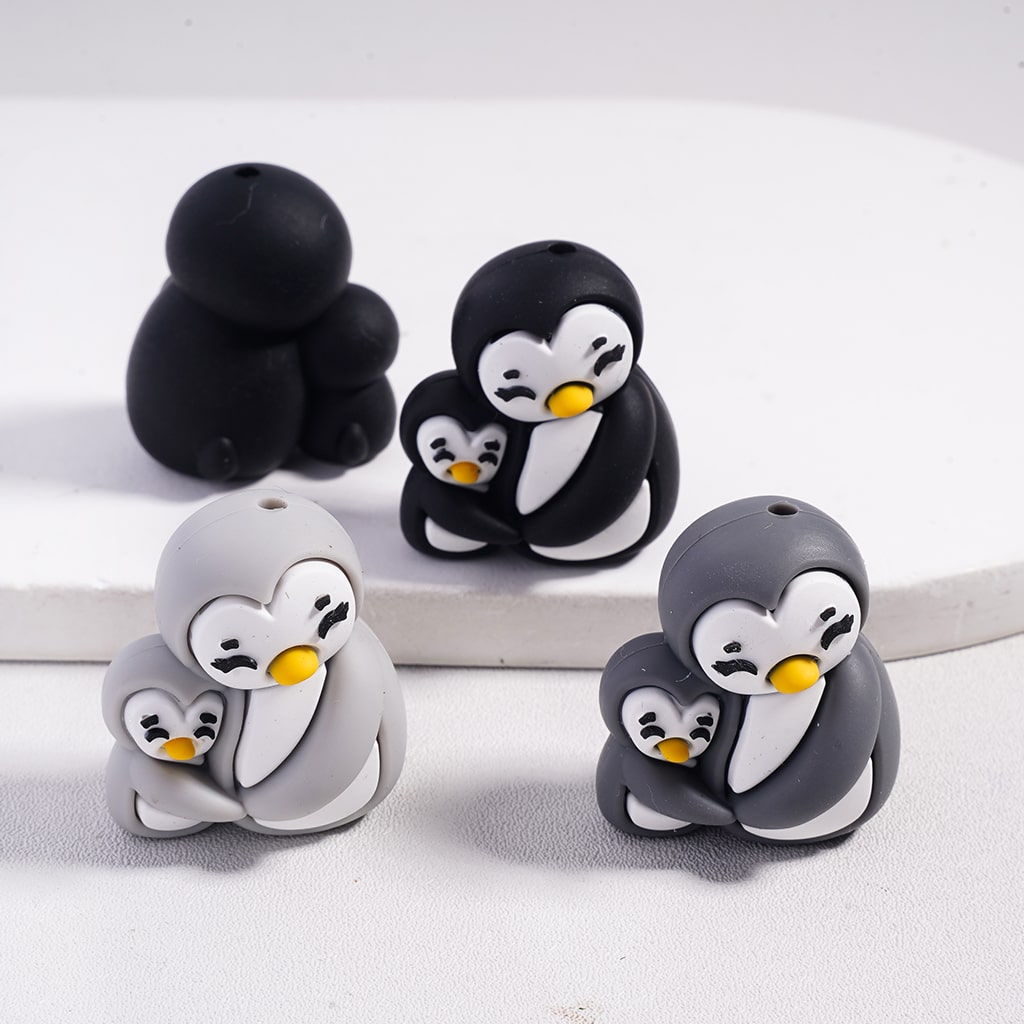 3D Cute Mom & Baby Penguins Snuggling Silicone Focal Beads Random Mix